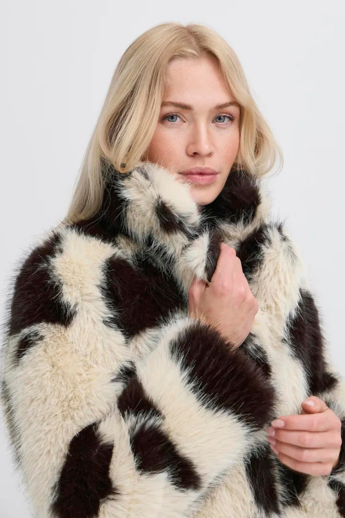BYBEMIO Cow Print Faux Fur Coat