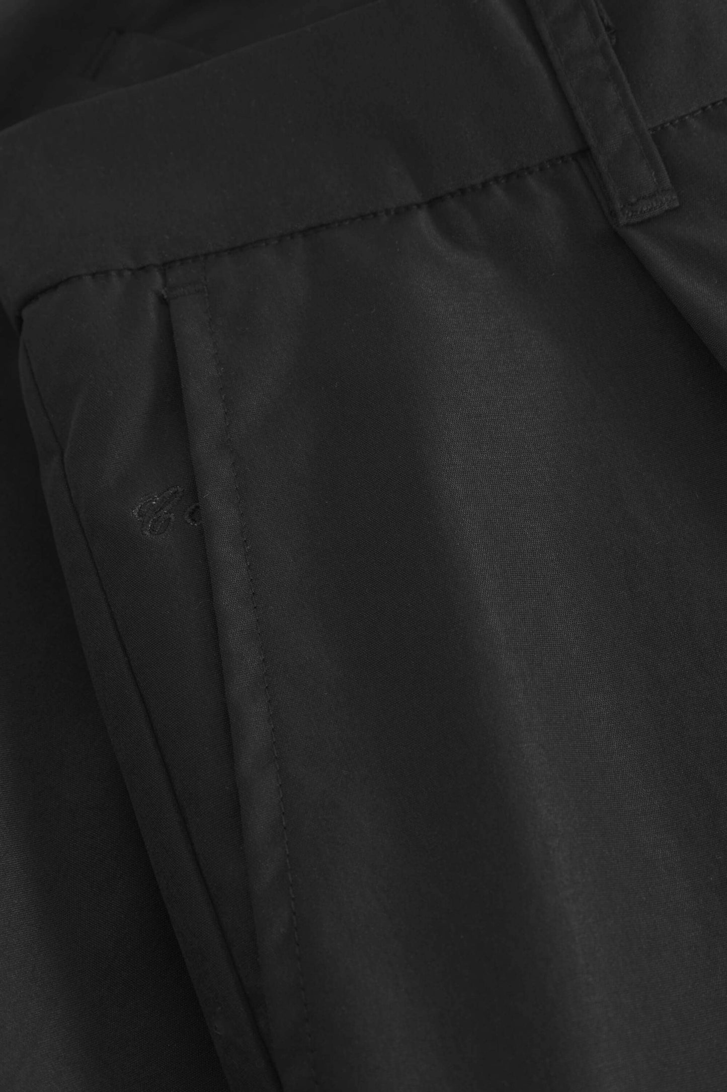 COLOURS & SONS - Shorts with Pleats - Black