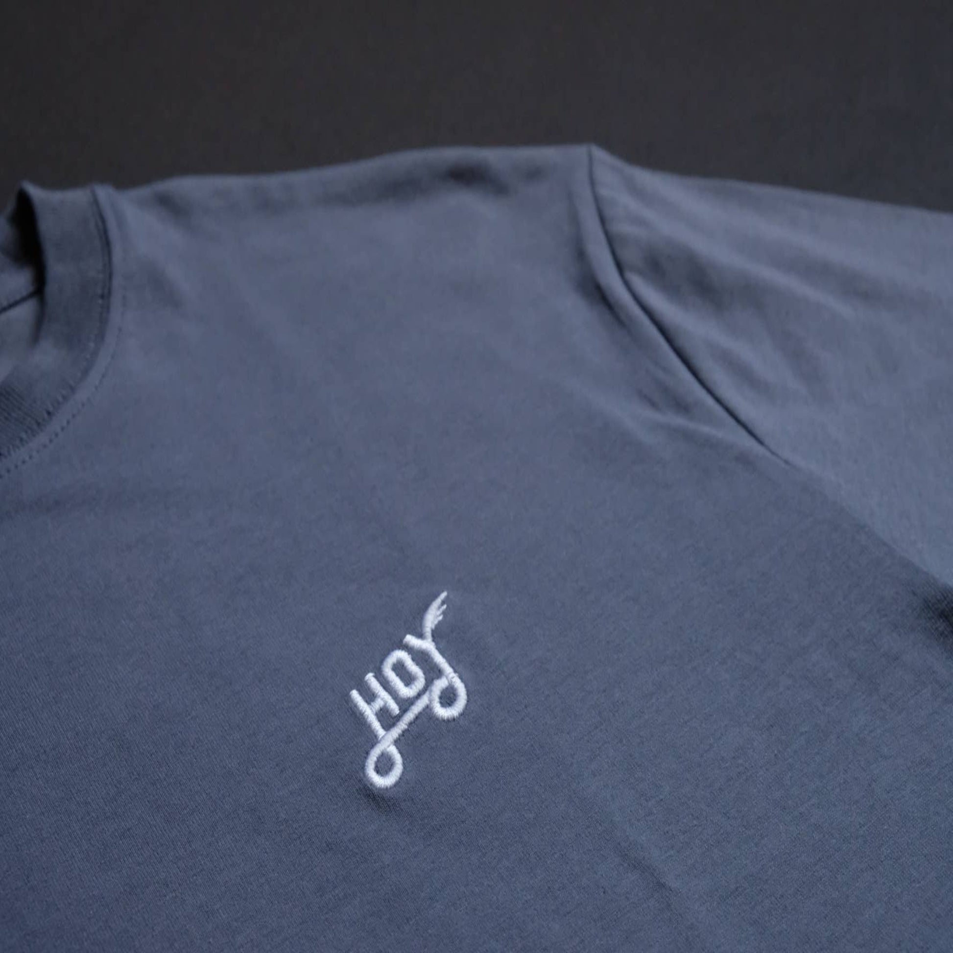 Hoy Embroidered Logo - Organic T-shirt Blue