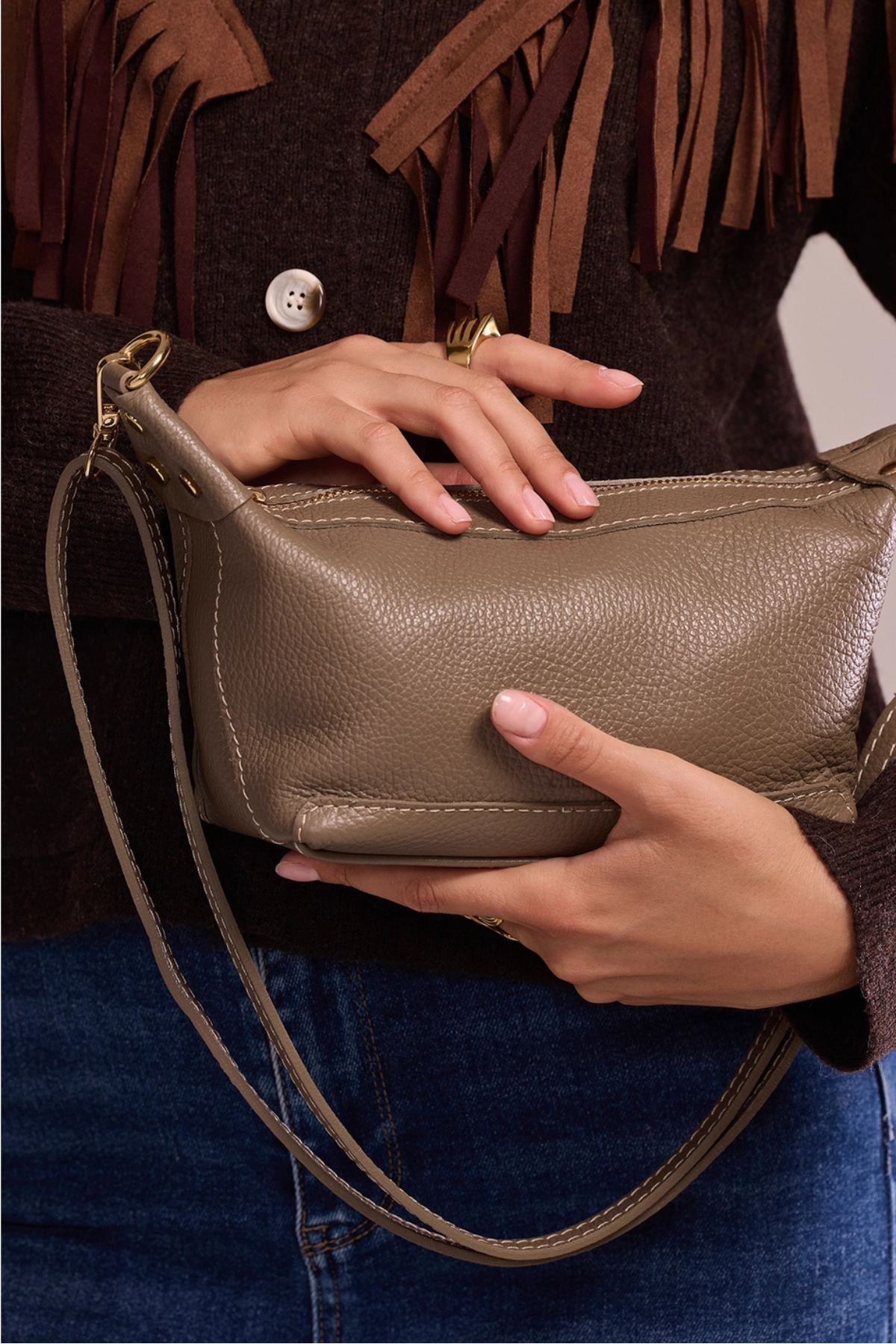 ARWEN Leather Shoulder Bag