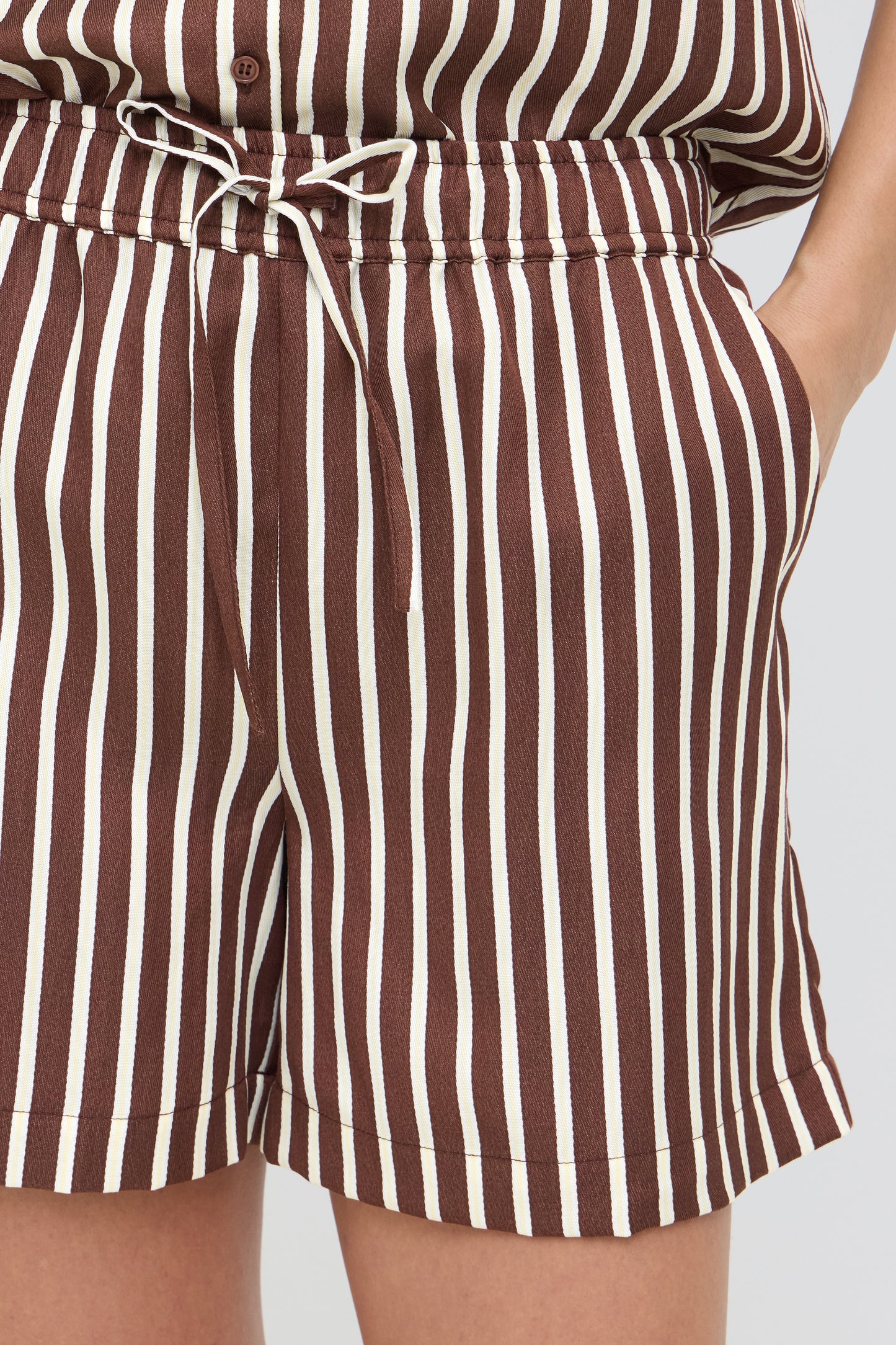 BYEVINO Shorts