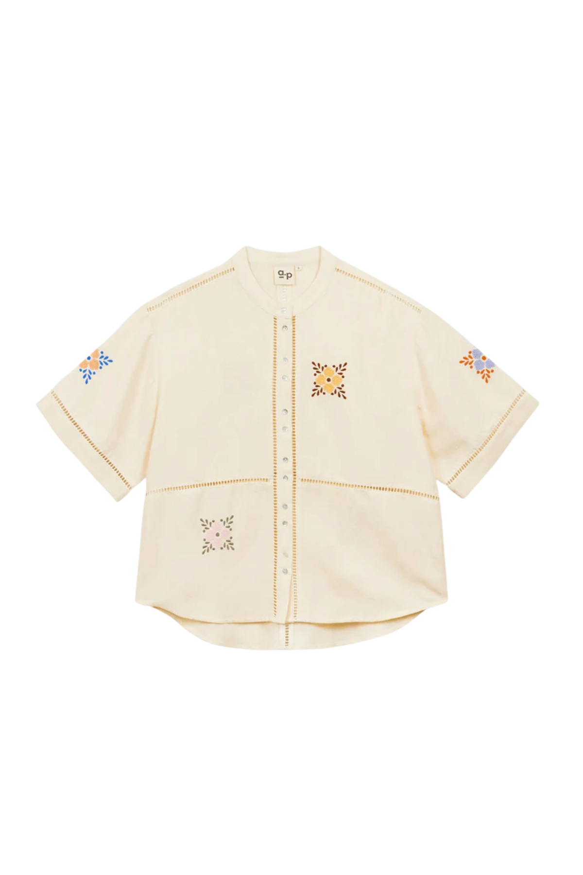 women's embroidered blouse with floral detail and button-front. In a boxy fit and ecru breathable cotton