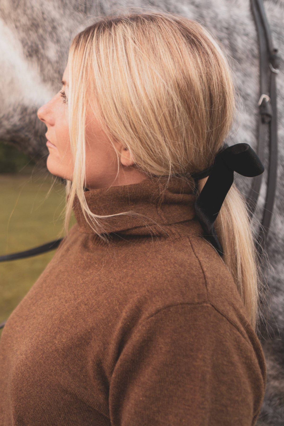 Bexhill Velvet Bow Ponytail Pin | Black