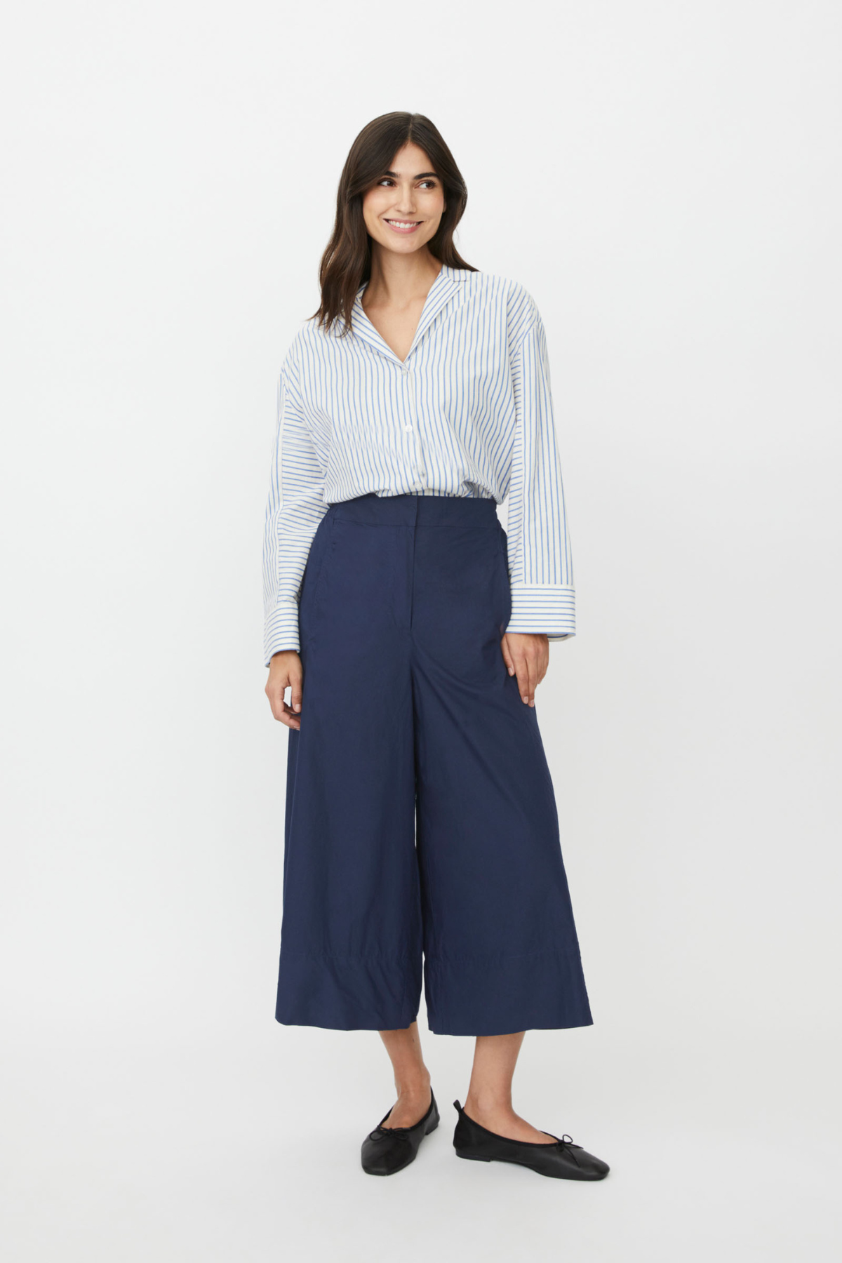 Lightweight navy cotton culottes. Calf-length, wide-leg and high-waisted.