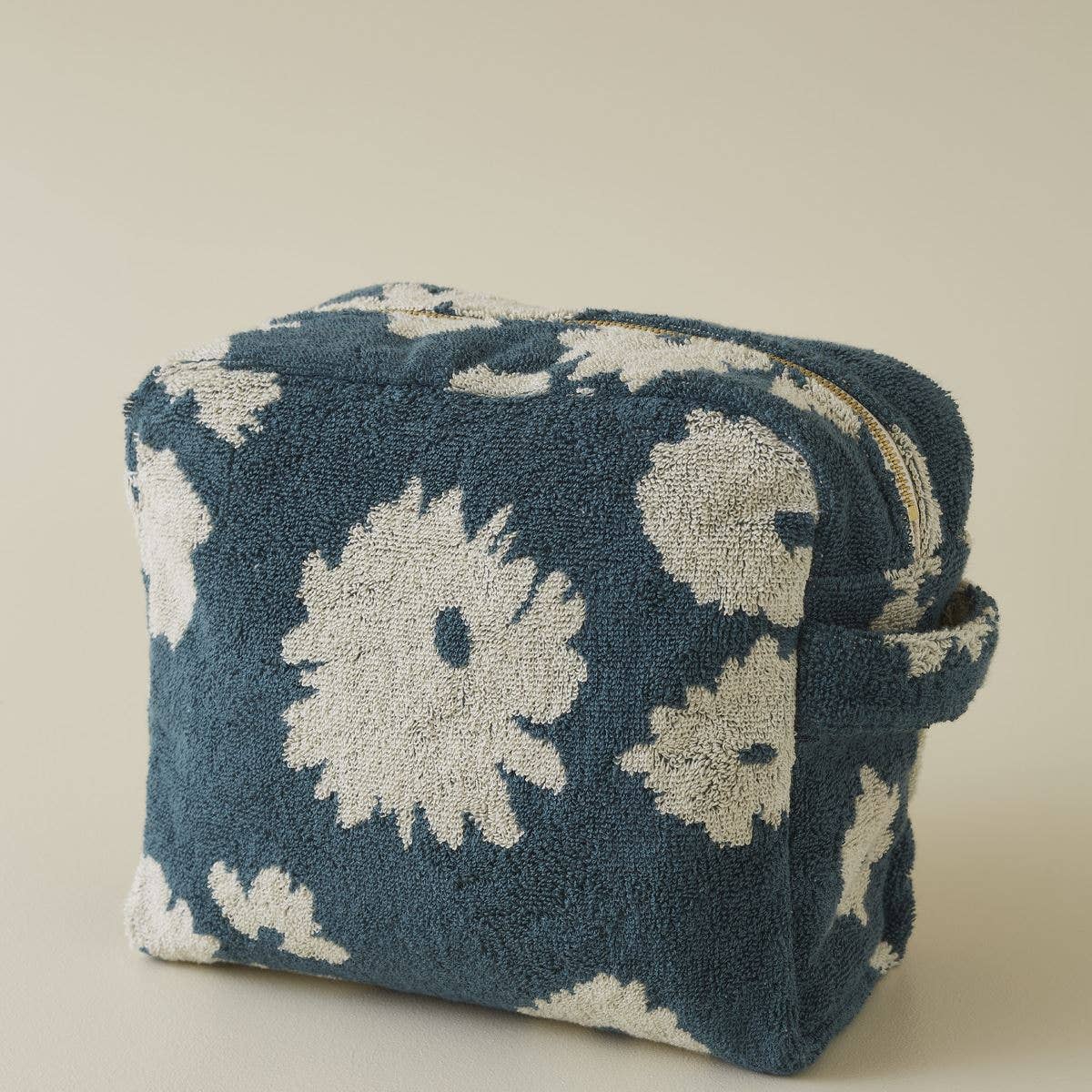 Coup De Foudre Sponge Wash Bag