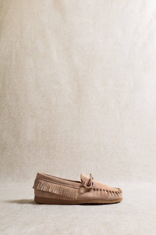 BINITA BEIGE – Kiowa-Style Suede Moccasins with Fringe Detail