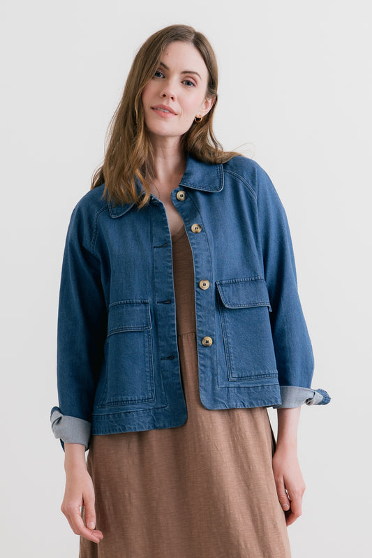 A classic shaped dark blue denim jacket with mock horn buttons, made from cotton, tencel and elastane
