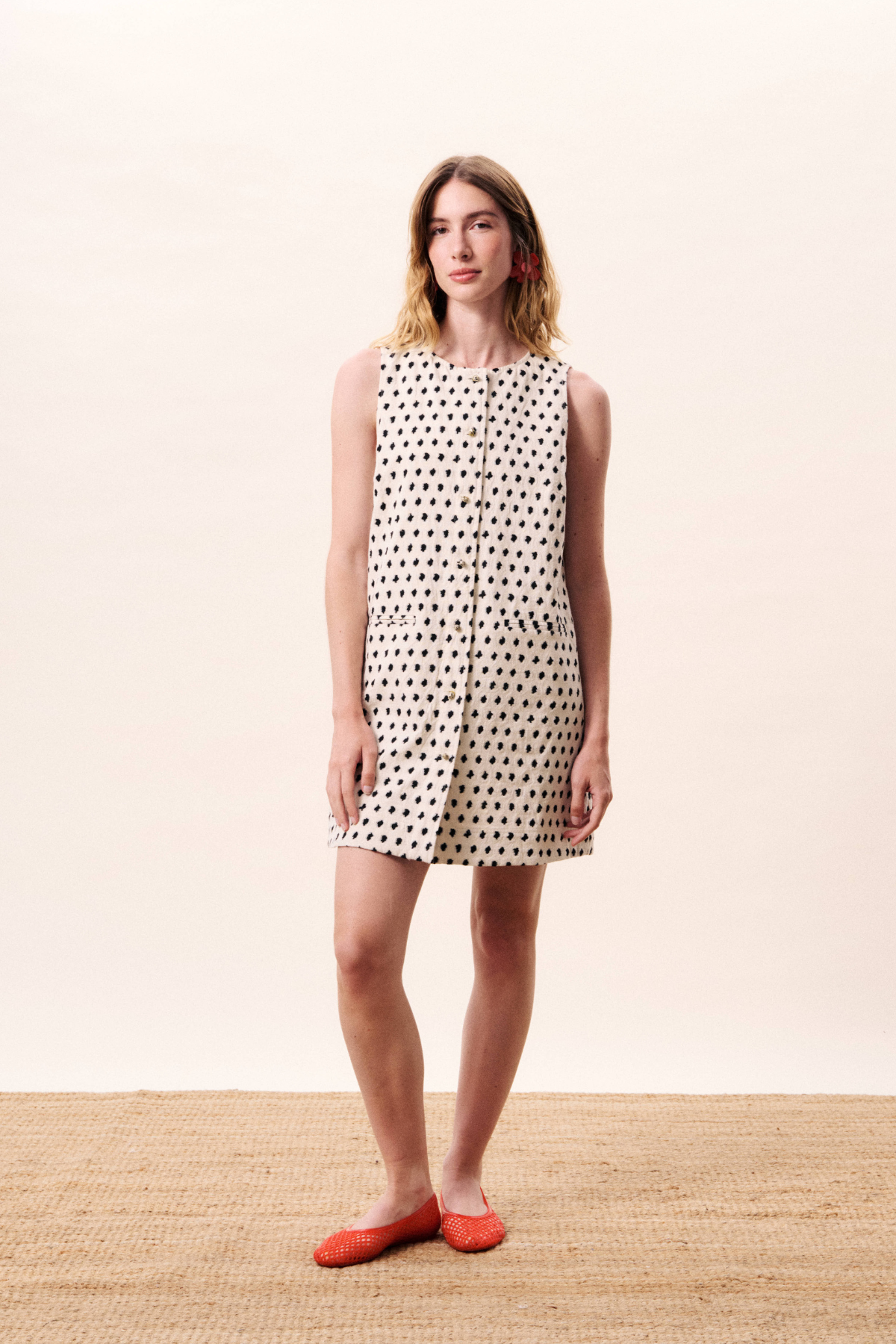 ecru shift dress with black polka dots, front pockets, button-front and linen-cotton mix 