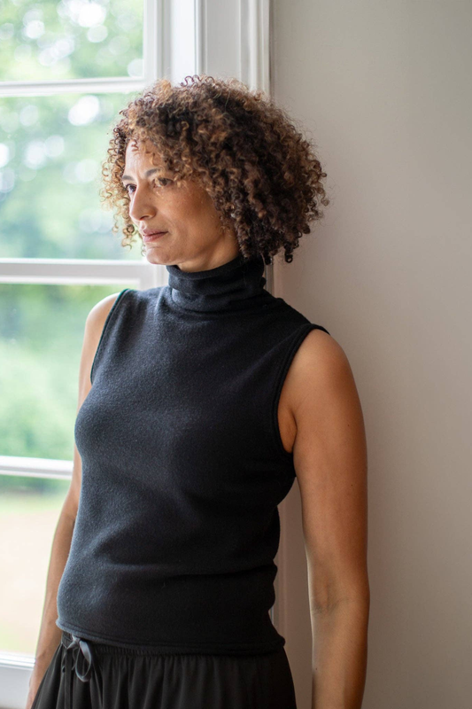  black sleeveless top chalk posy