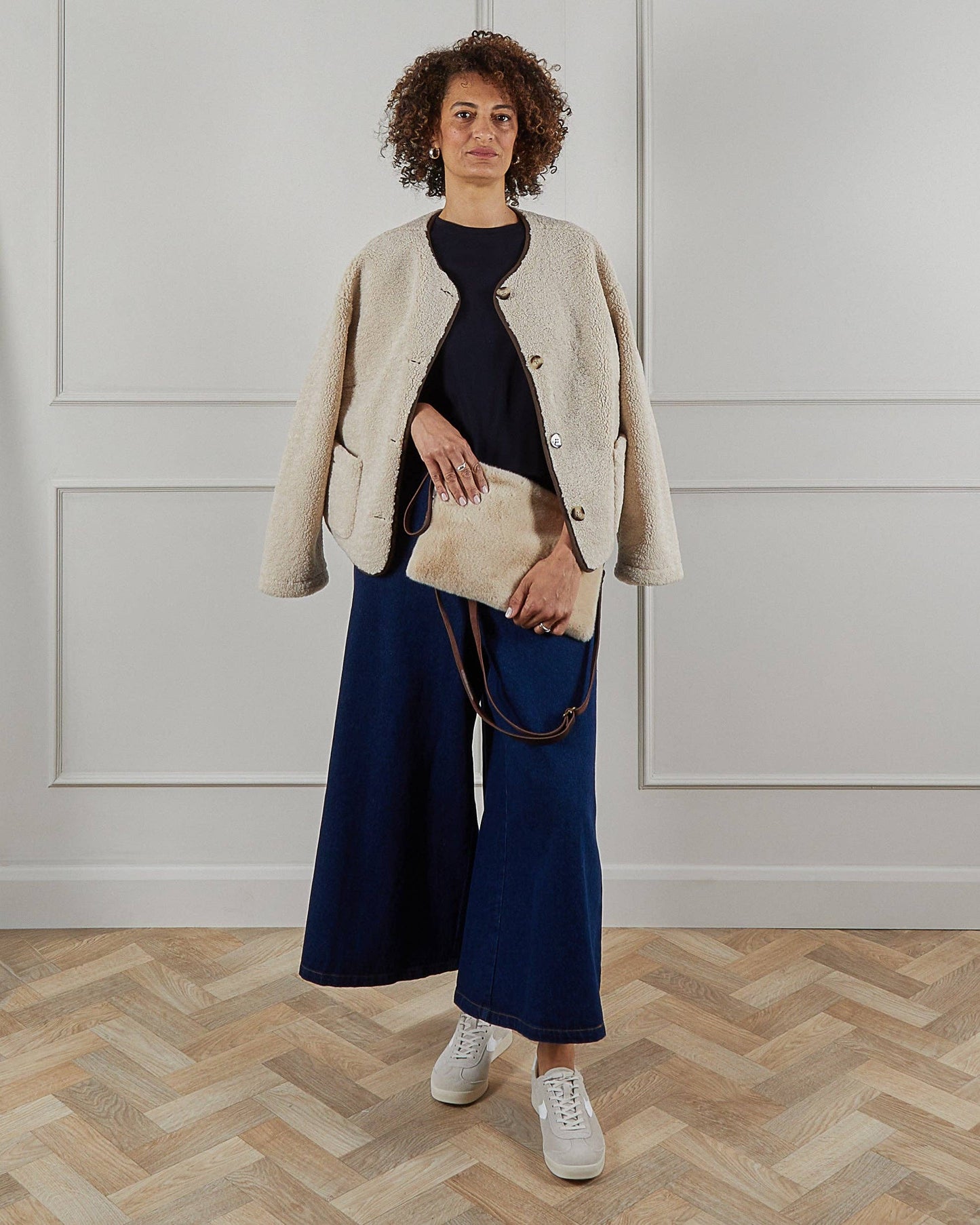 Large Pouch Bag With Strap - Flat Fur - Labrador