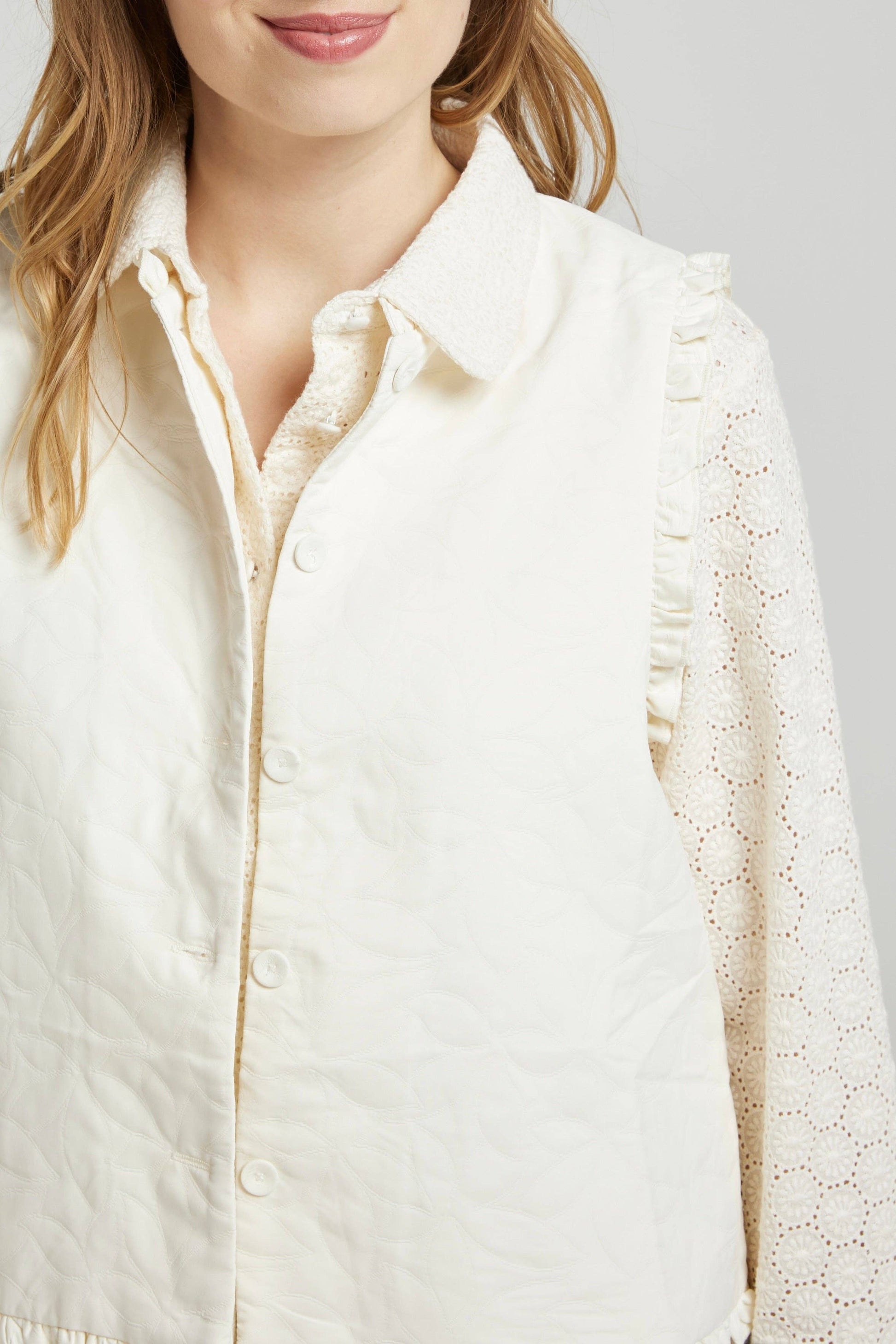 ISADORA - Ruffled Sleeveless Vest