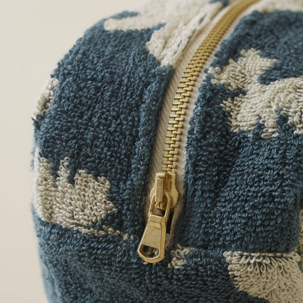 Coup De Foudre Sponge Wash Bag