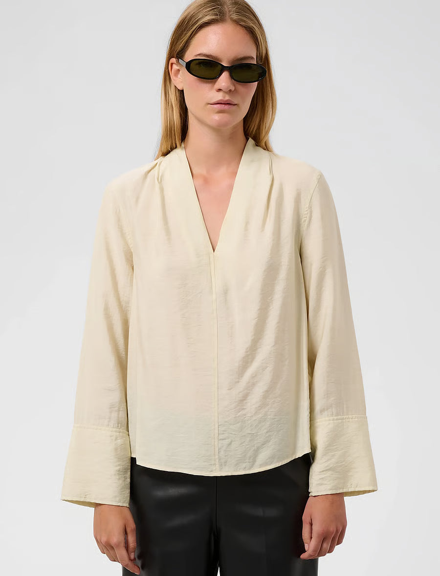 Leodora Merapi V-neck Blouse
